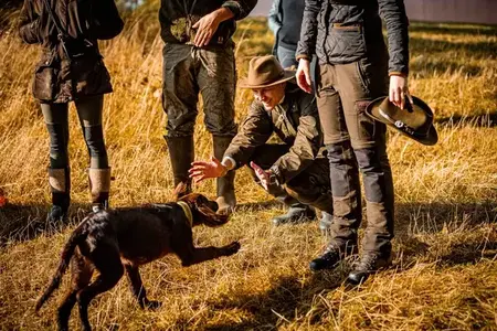 Sicherheit ist sehr wichtig.  Du sollst sicher sein.  Deine Jagd-Hunde sollen auch sicher sein.
